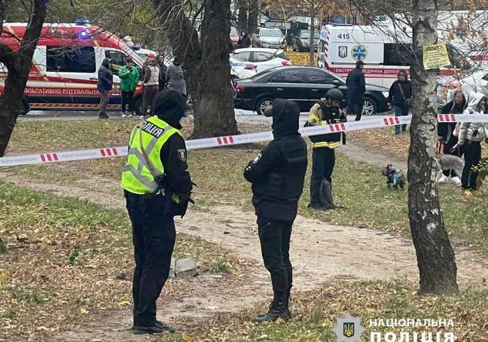 У Святошинському районі Києва двоє людей постраждали внаслідок атаки дронів