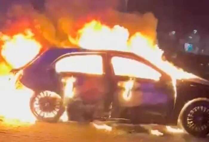 У новорічну ніч у Брюсселі спалили десятки авто: поліція затримала понад 150 людей