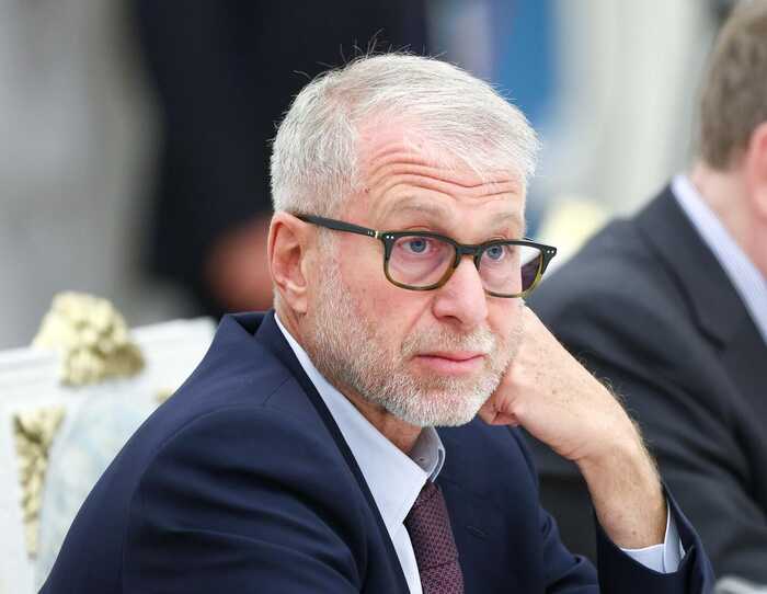Російський олігарх Абрамович знову з’явиться поруч з Путіним у Кремлі
